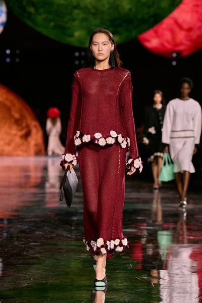 Look 24